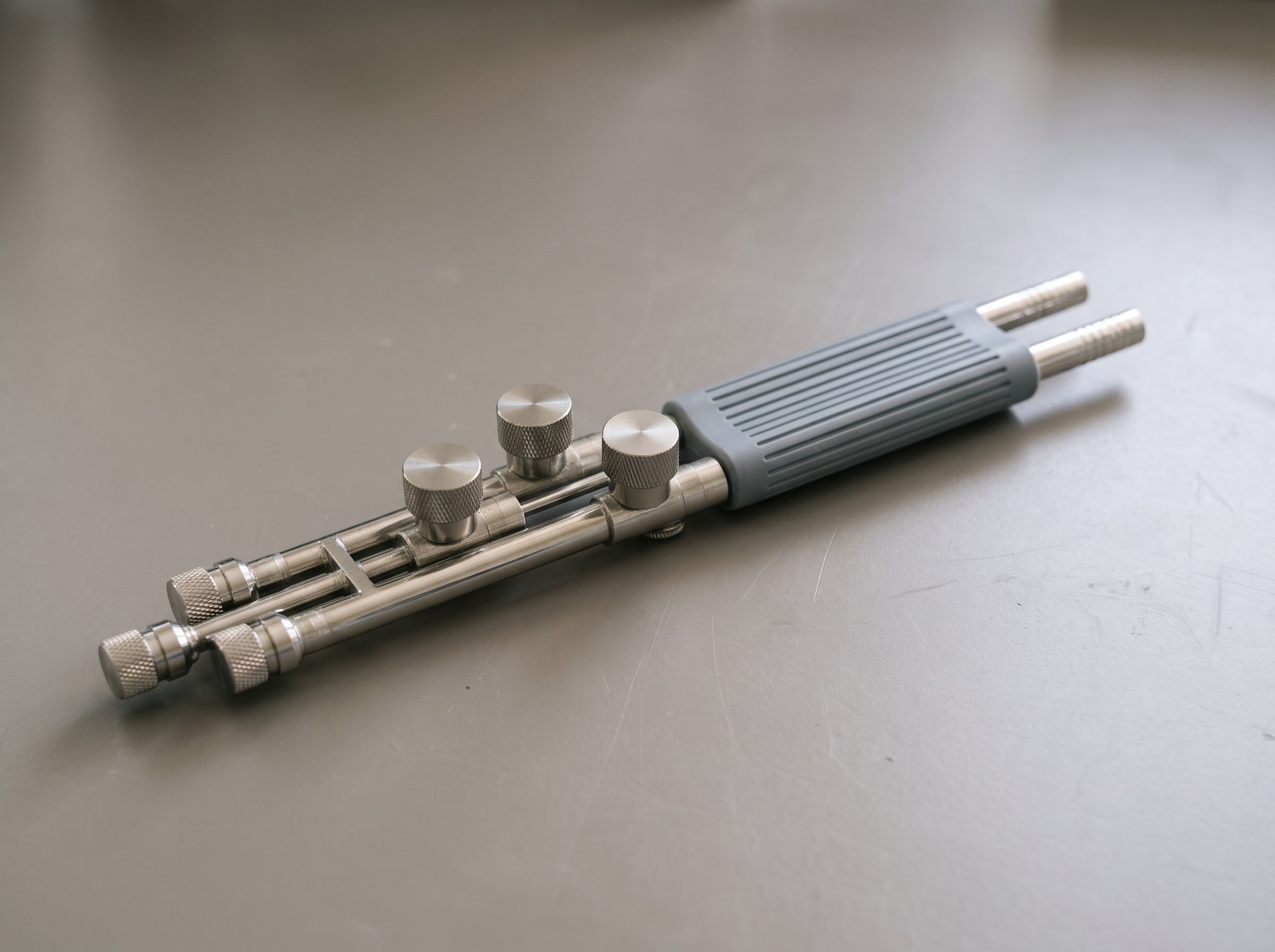 Three-channel gas-control handle and burner connection details